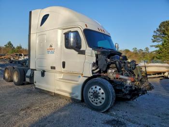  Salvage Freightliner Cascadia 1