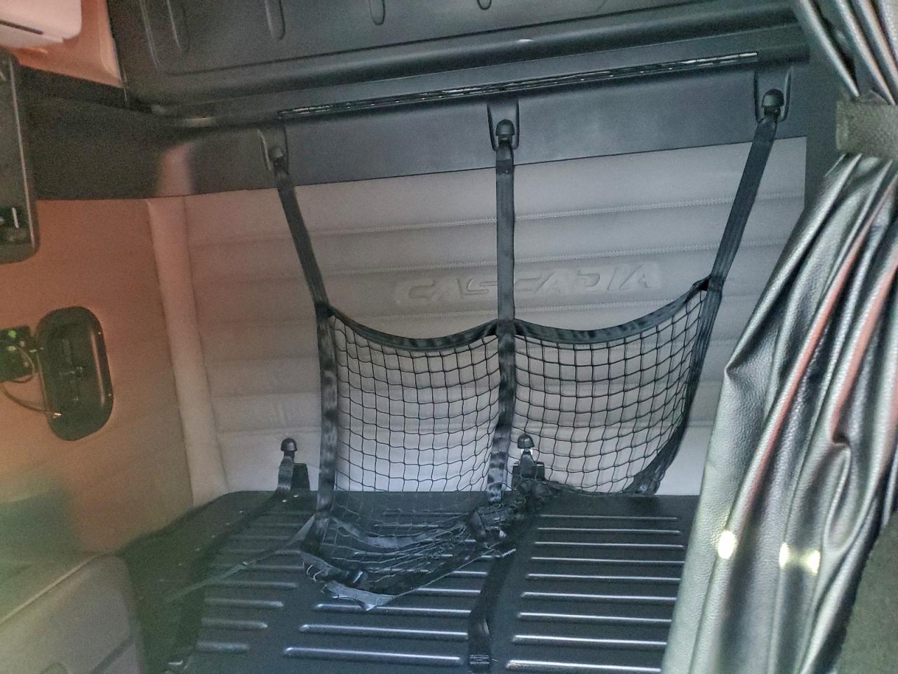 Freightliner Cascadia 1 Image 9