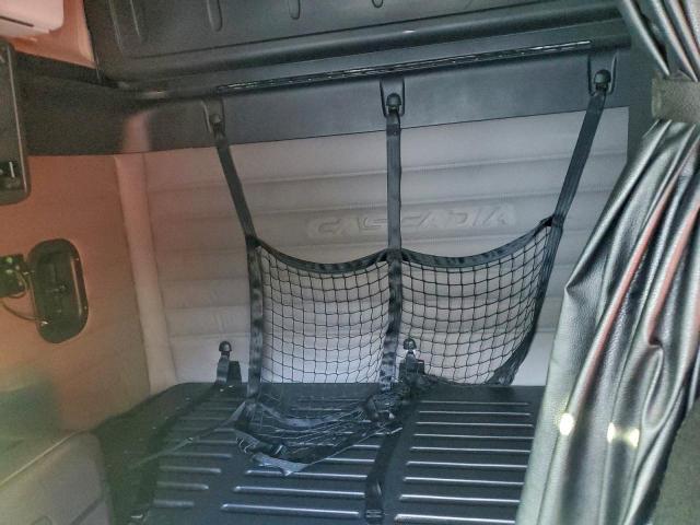 Freightliner Cascadia 1 Image 9