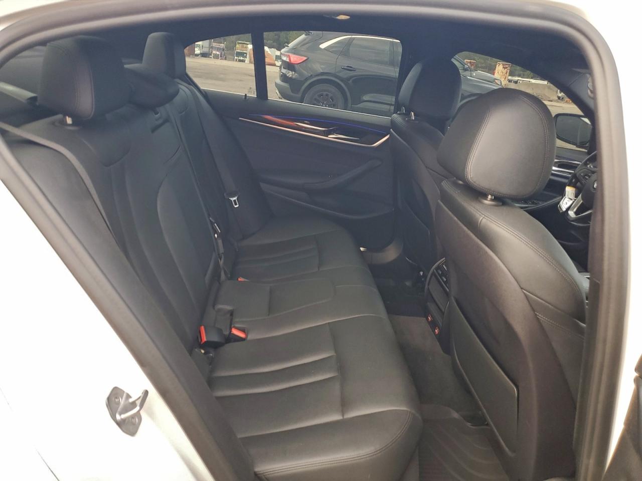 BMW 5 Series I Image 12