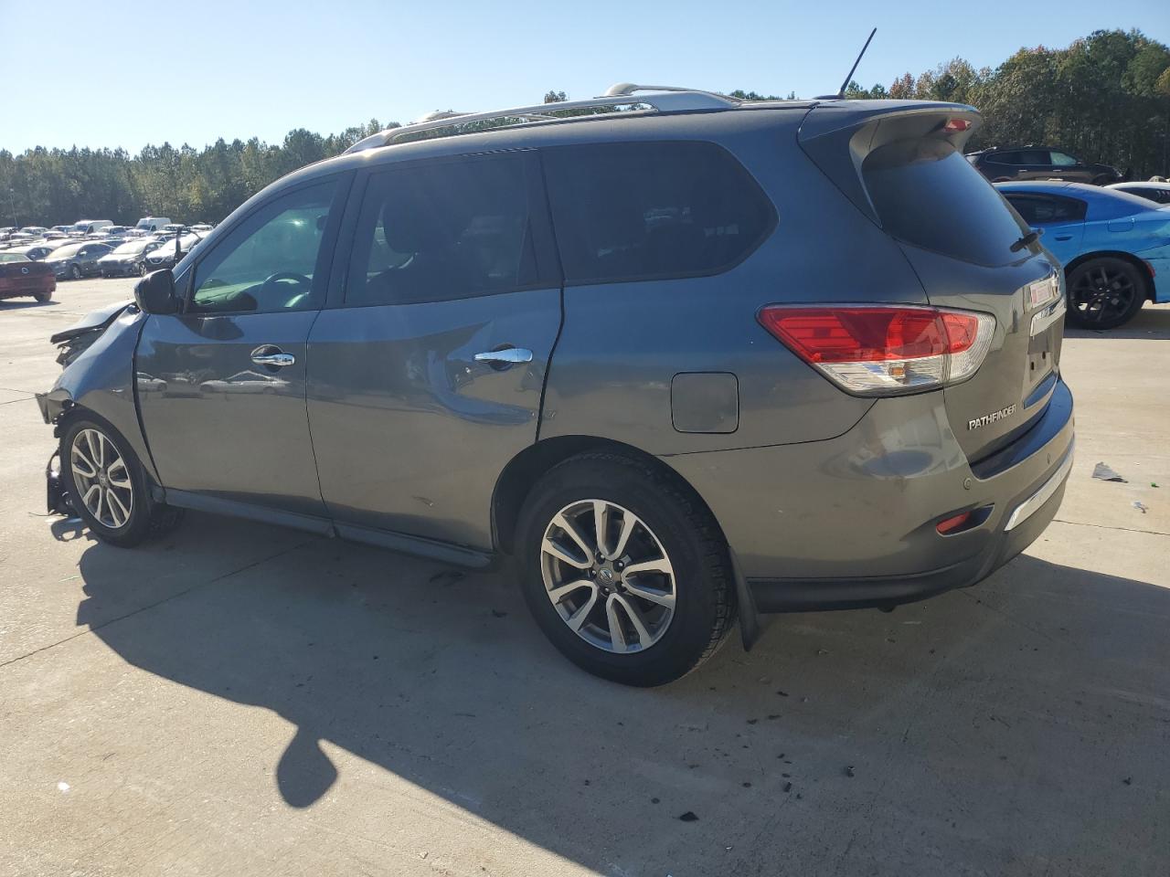 Nissan Pathfinder S Image 3