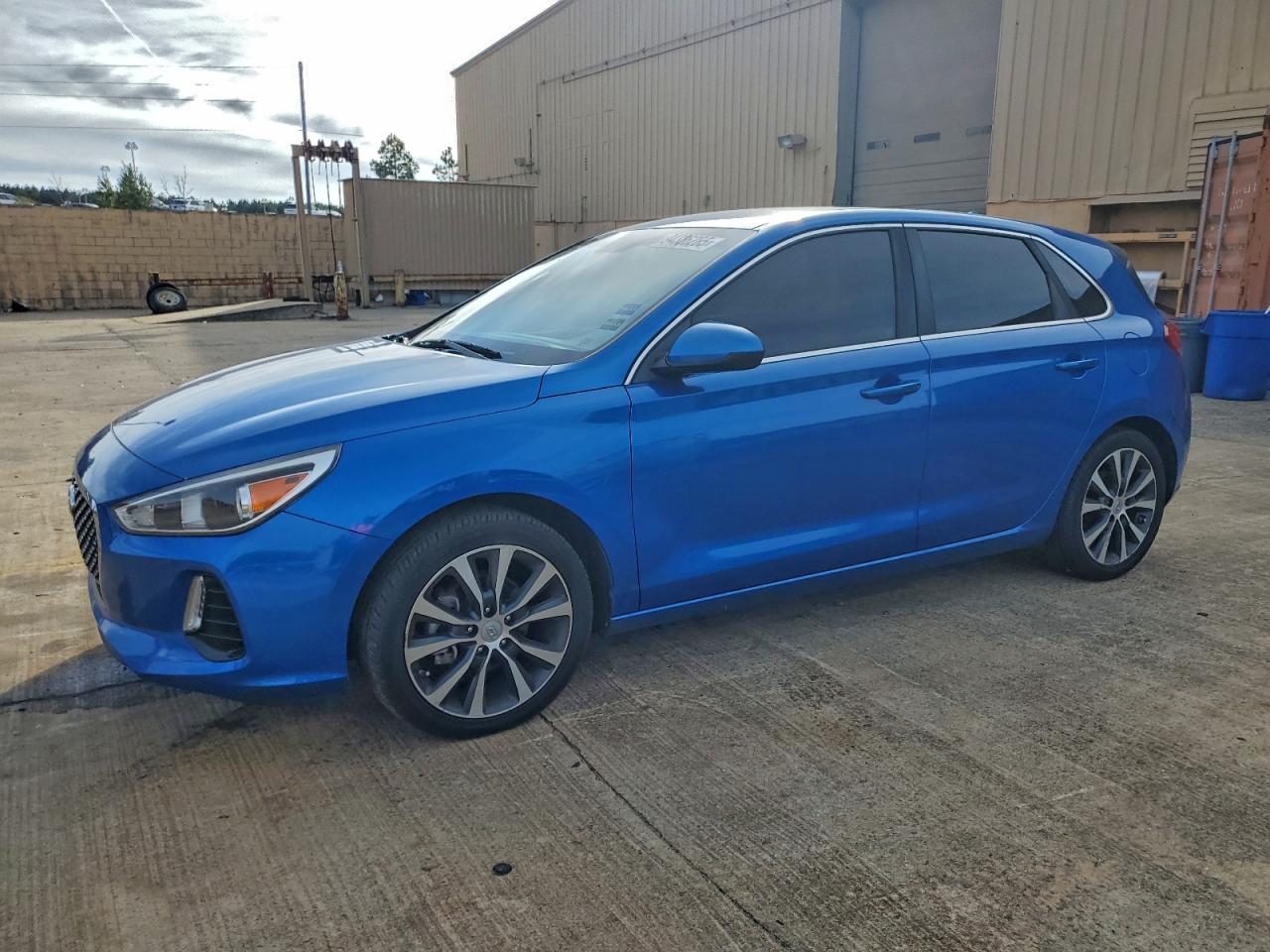 Hyundai ELANTRA Image 1