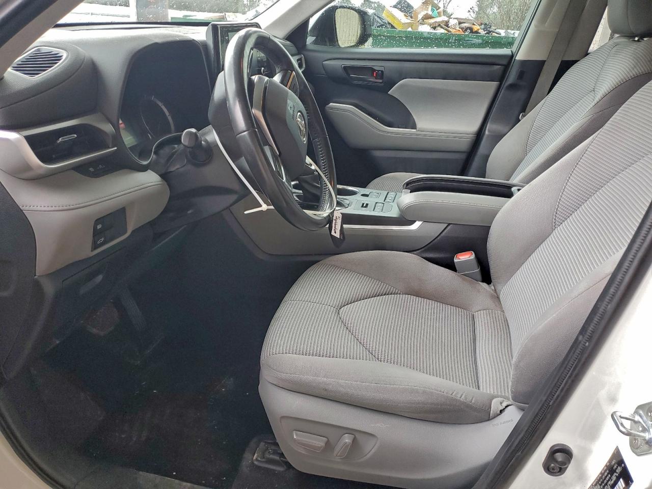 Toyota Highlander L Image 12