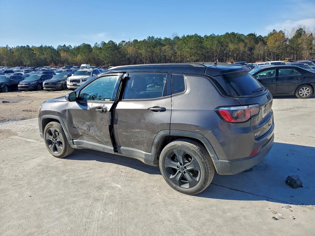 Jeep Compass Latitude Image 2