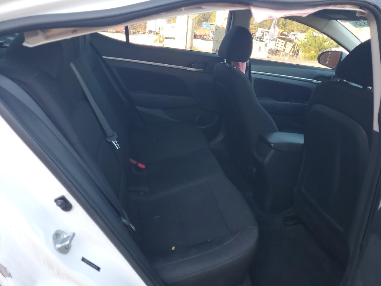 Hyundai ELANTRA Sel Image 6