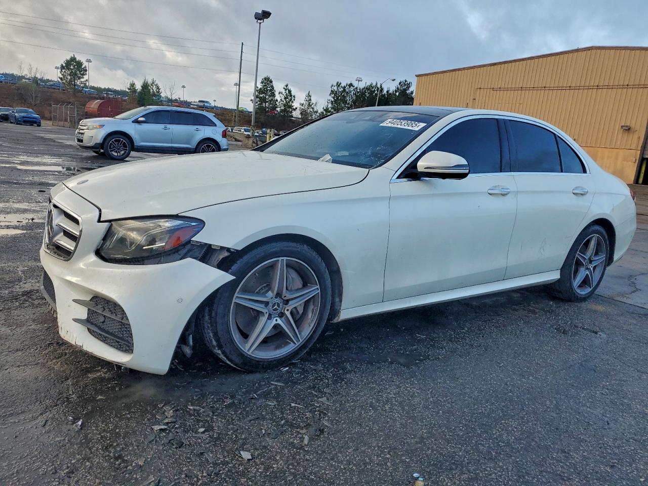 Mercedes-Benz E-Class 300 Image 1