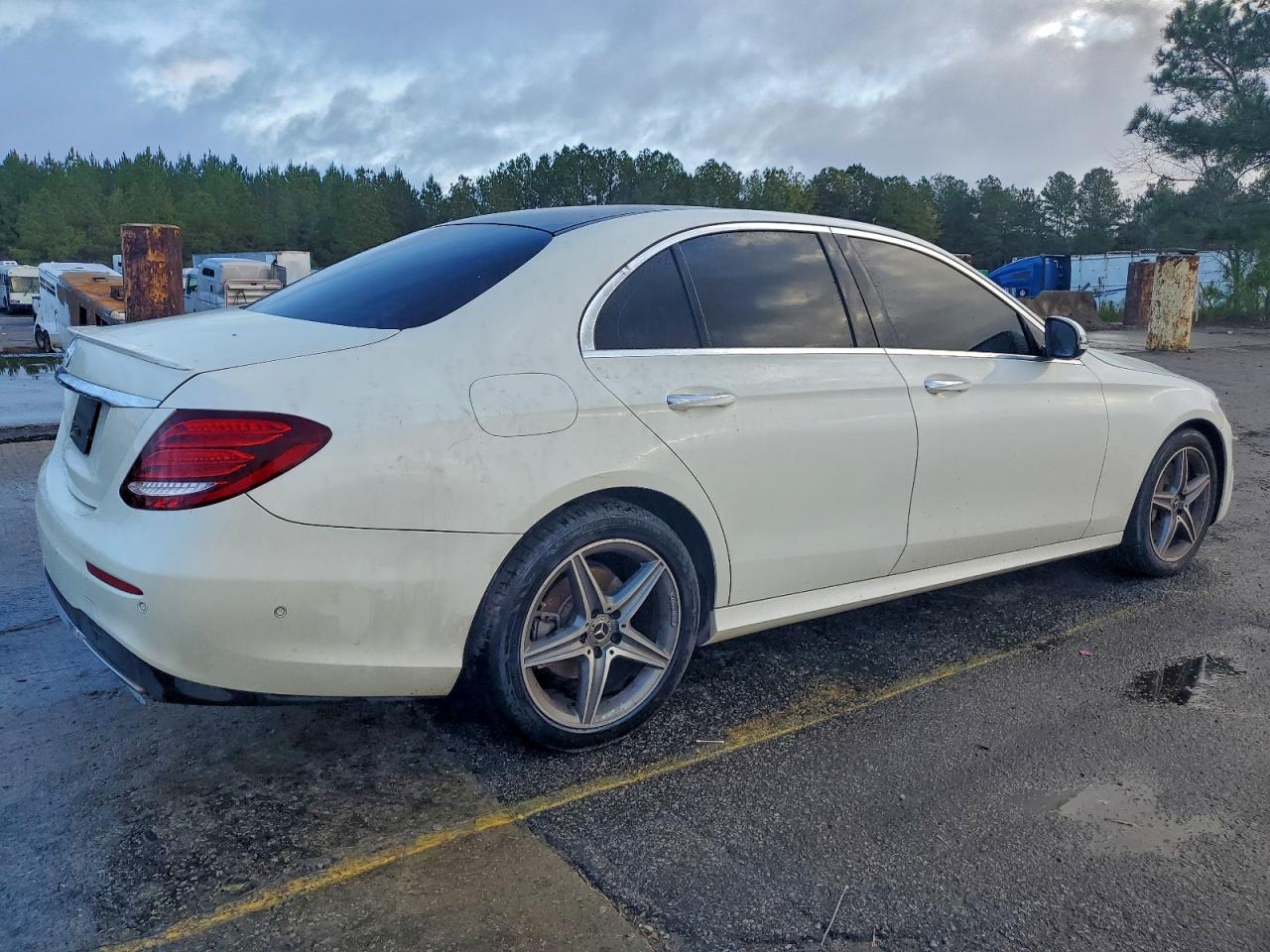 Mercedes-Benz E-Class 300 Image 3