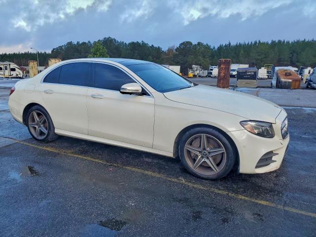 Mercedes-Benz E-Class 300 Image 9