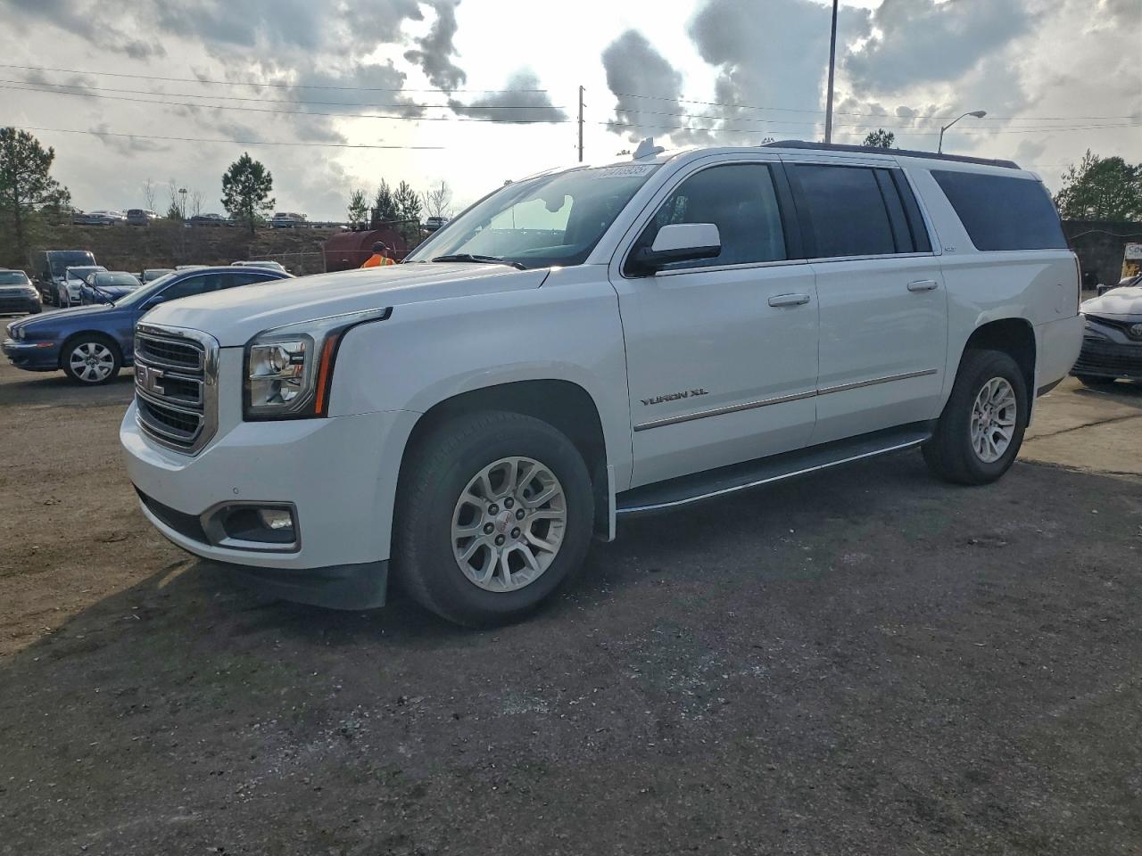 GMC Yukon C1500 Slt Image 1