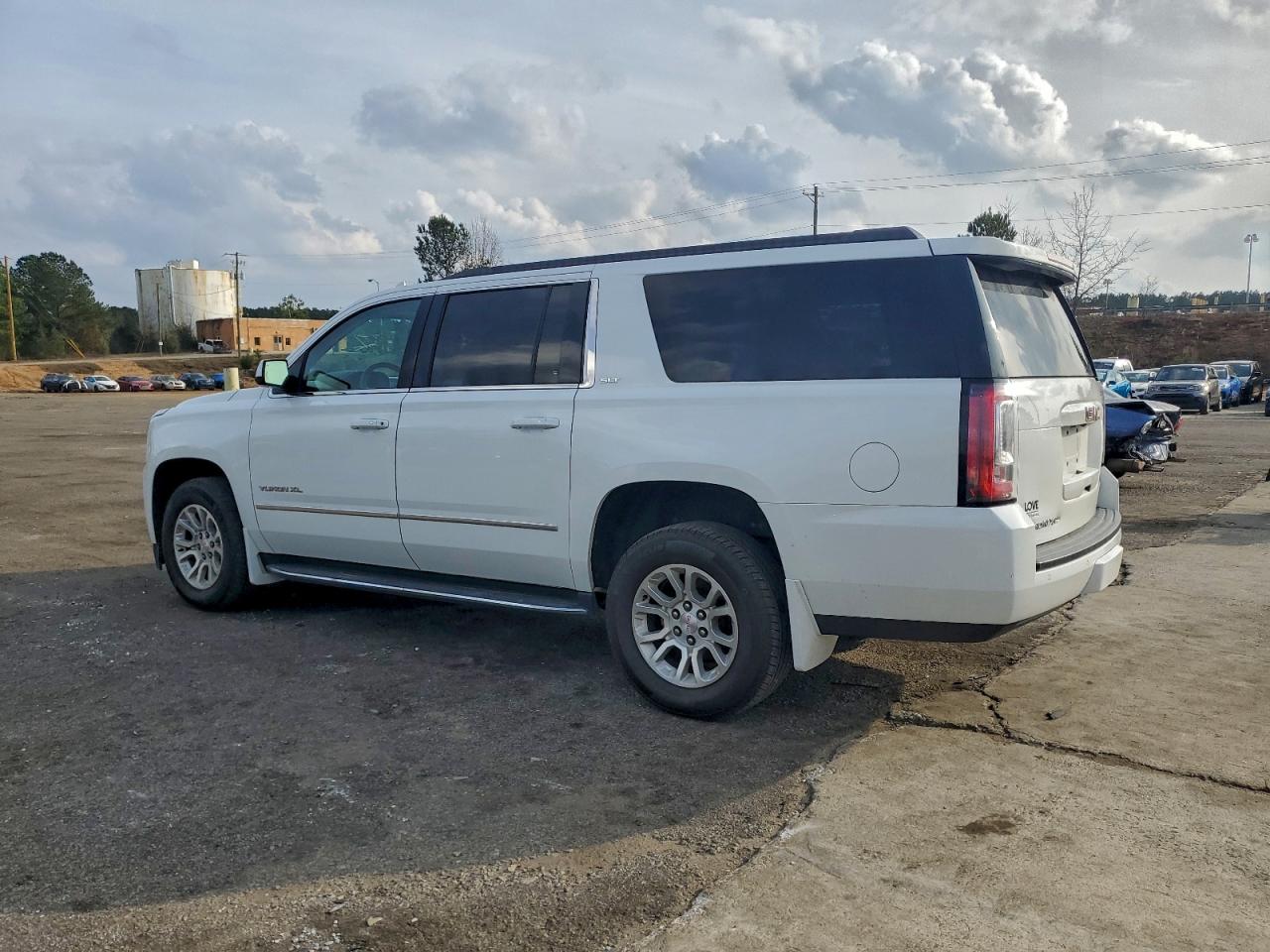GMC Yukon C1500 Slt Image 11