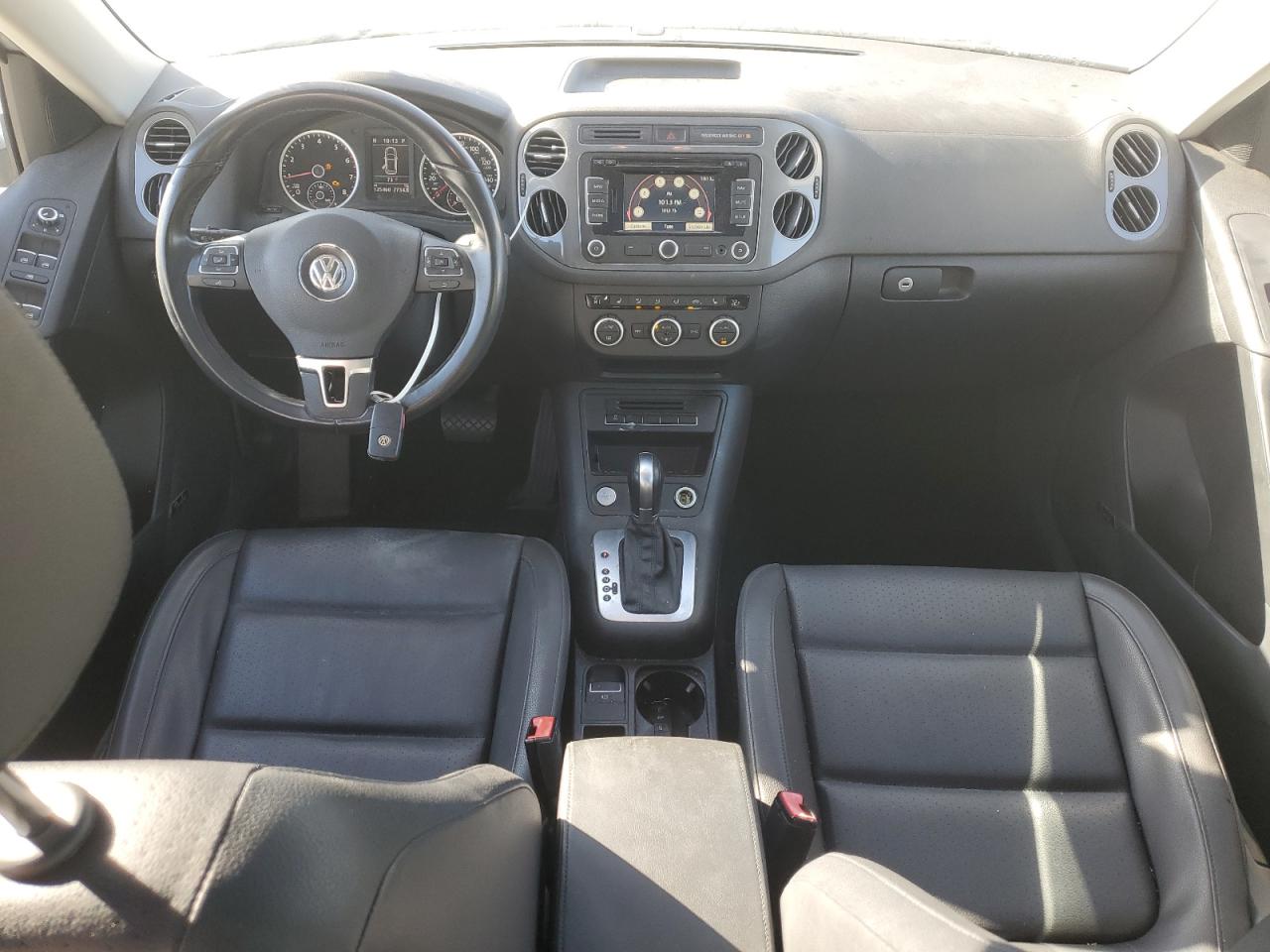 Volkswagen Tiguan S Image 4