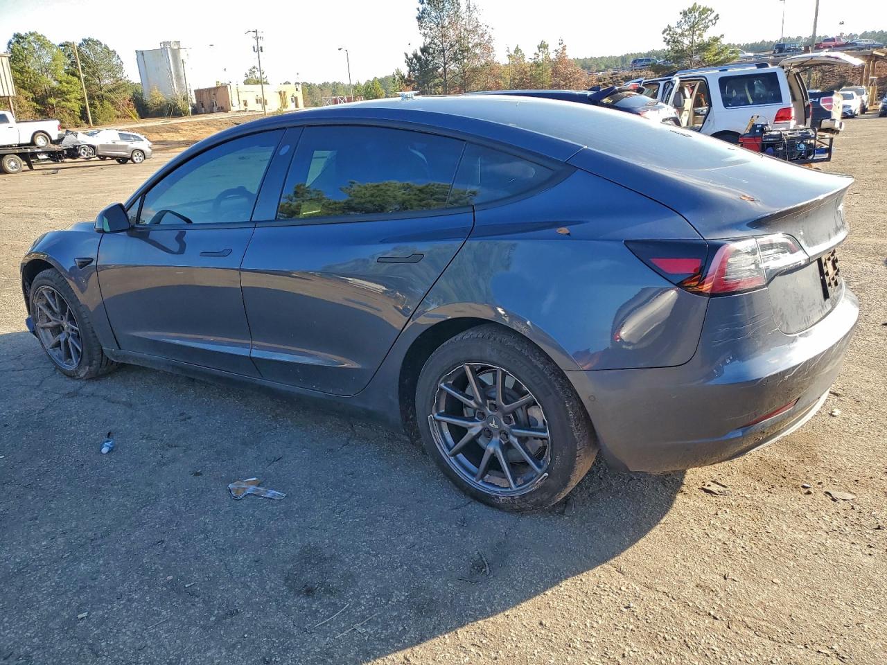 Tesla Model 3 Image 4