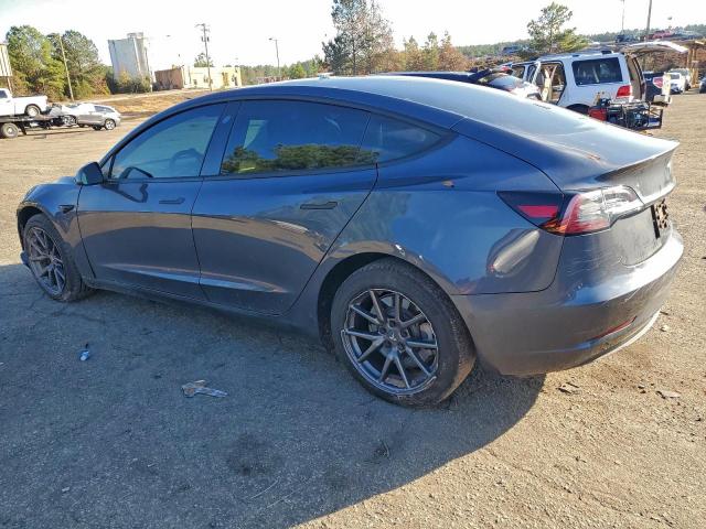 Tesla Model 3 Image 4