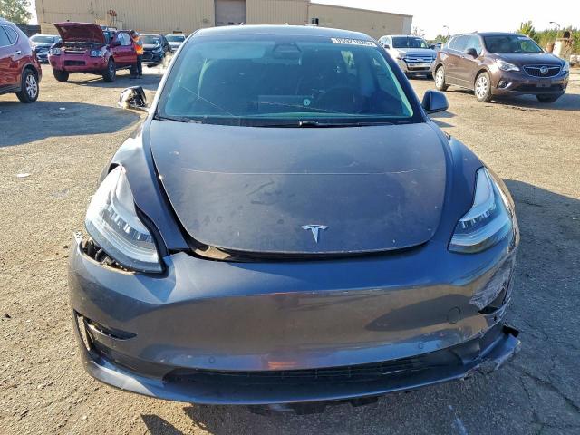 Tesla Model 3 Image 8