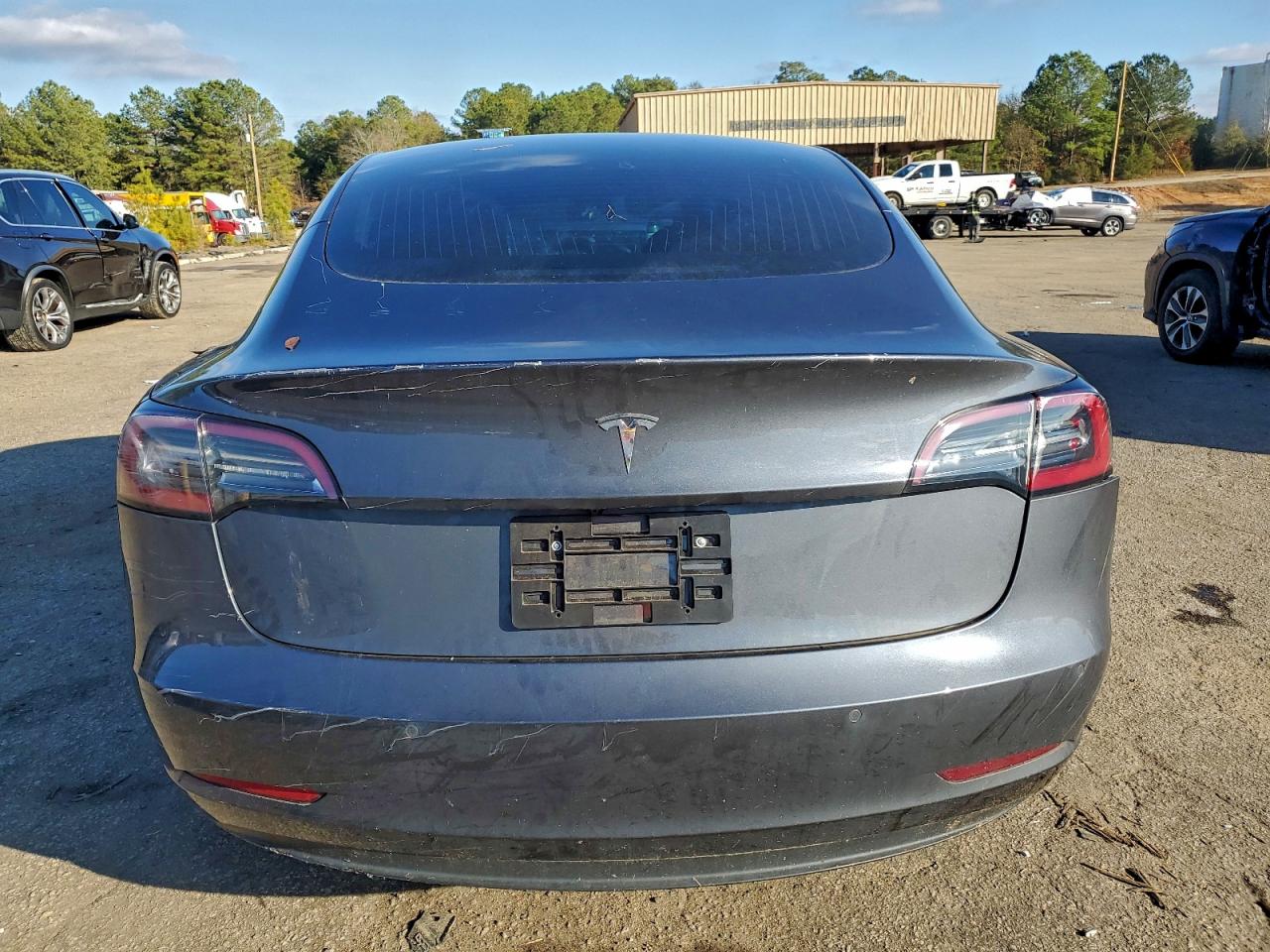 Tesla Model 3 Image 9
