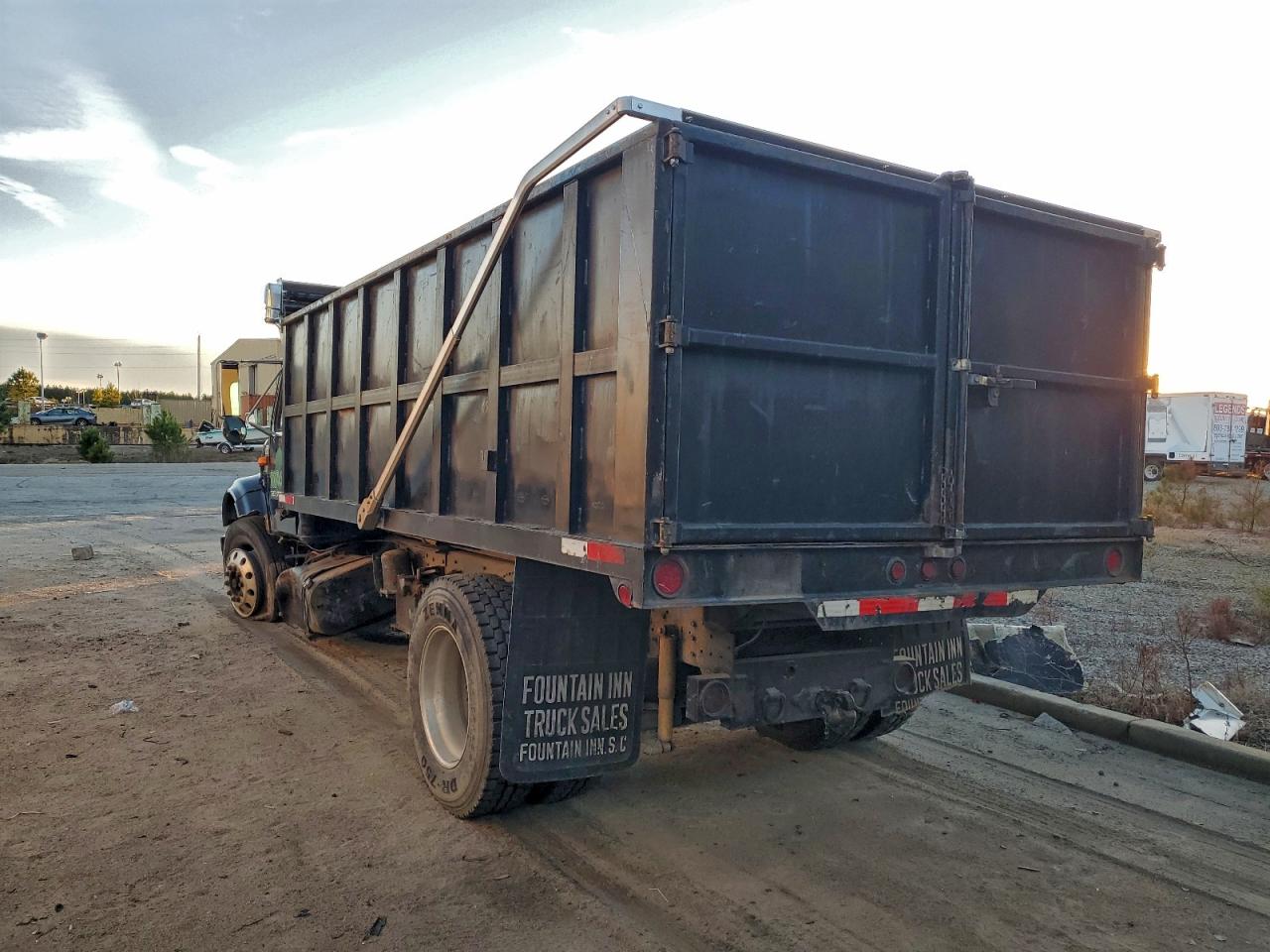 International 4900 4900 Image 2