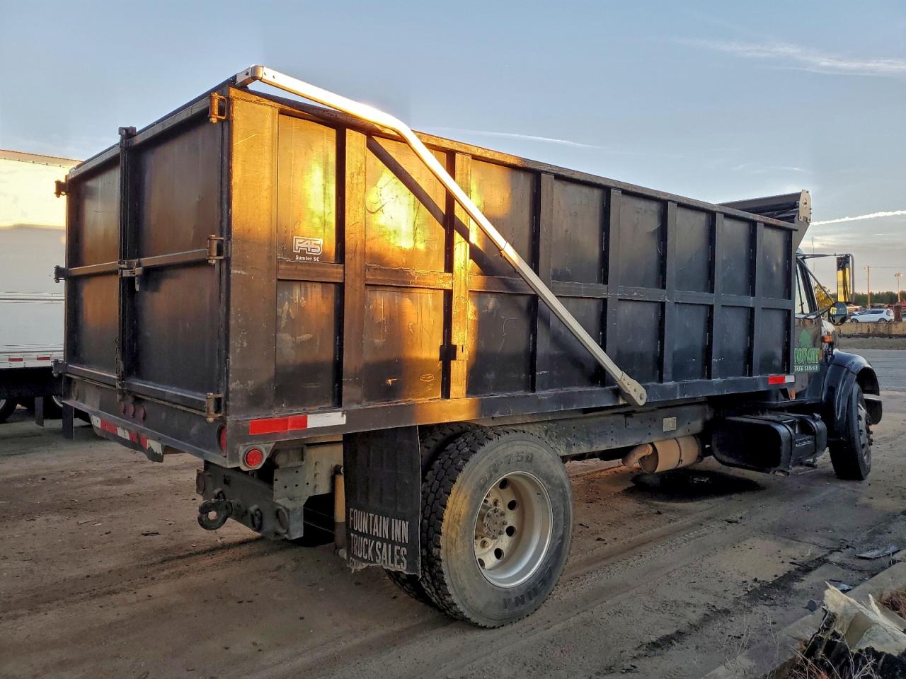 International 4900 4900 Image 3