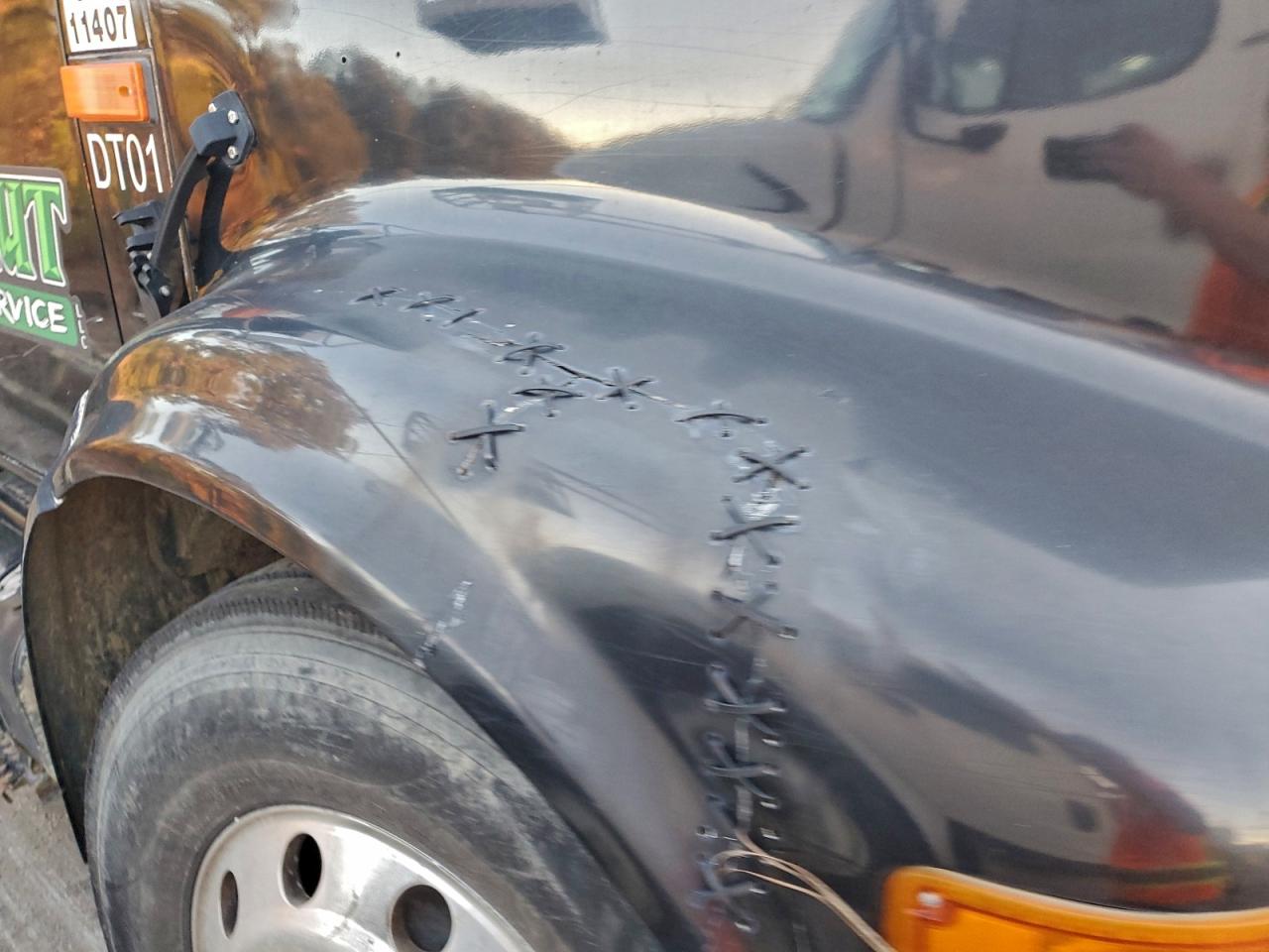 International 4900 4900 Image 7