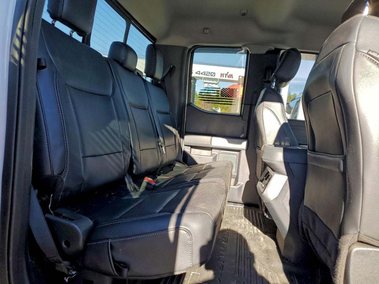 Ford F-550 Super Duty Image 11