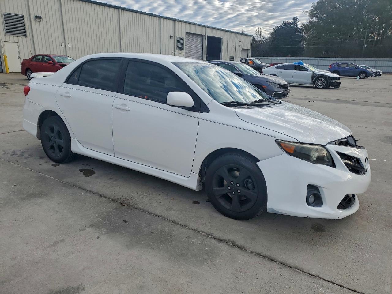 Toyota Corolla Base Image 8