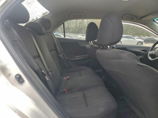 Toyota Corolla Base Image 10