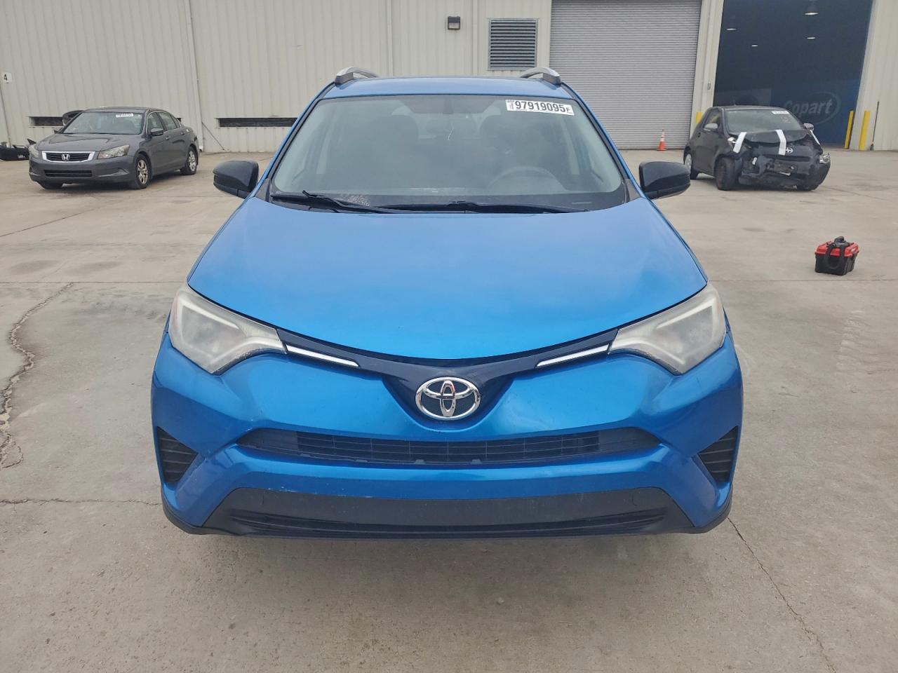 Toyota RAV4 Le Image 9