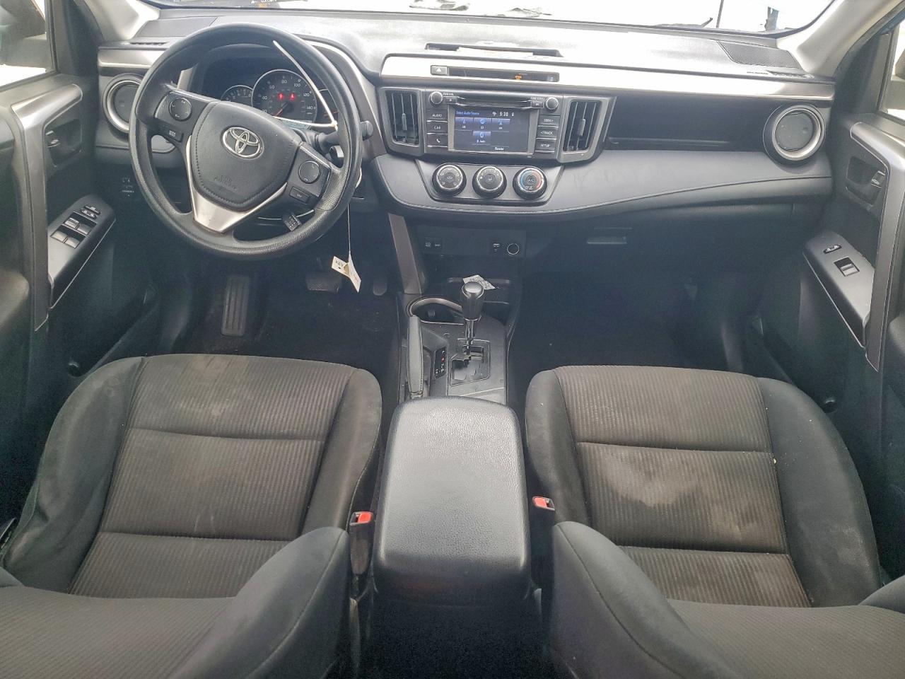 Toyota RAV4 Le Image 8