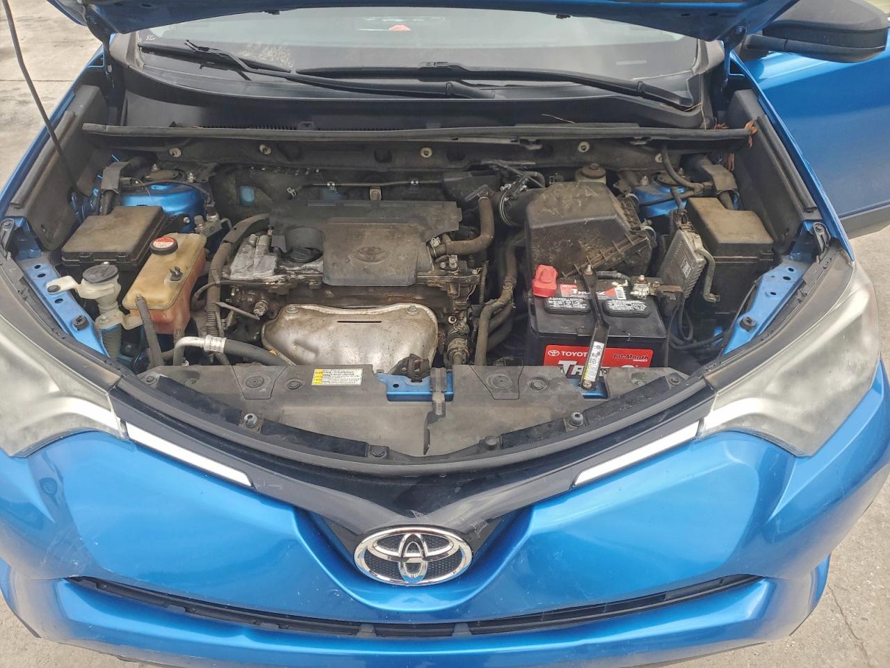 Toyota RAV4 Le Image 12