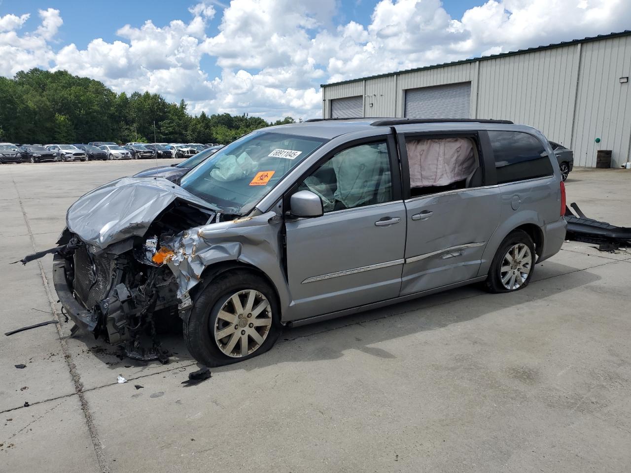 Chrysler Minivan Touring Image 1