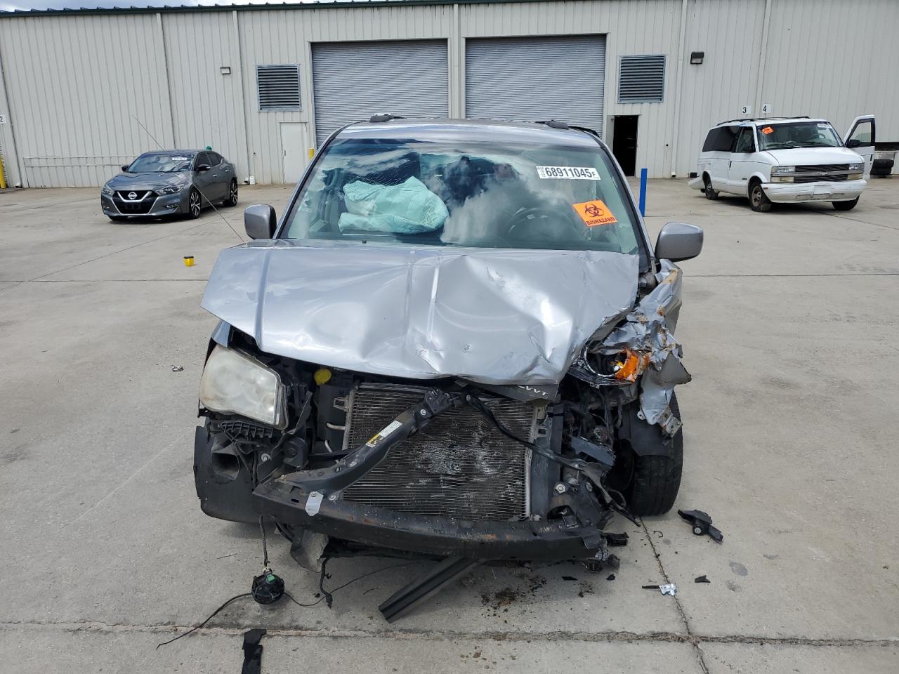 Chrysler Minivan Touring Image 11