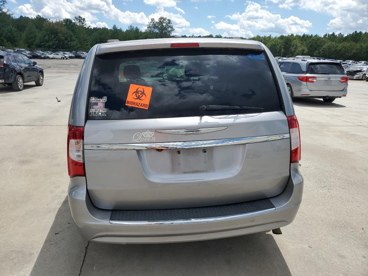 Chrysler Minivan Touring Image 4