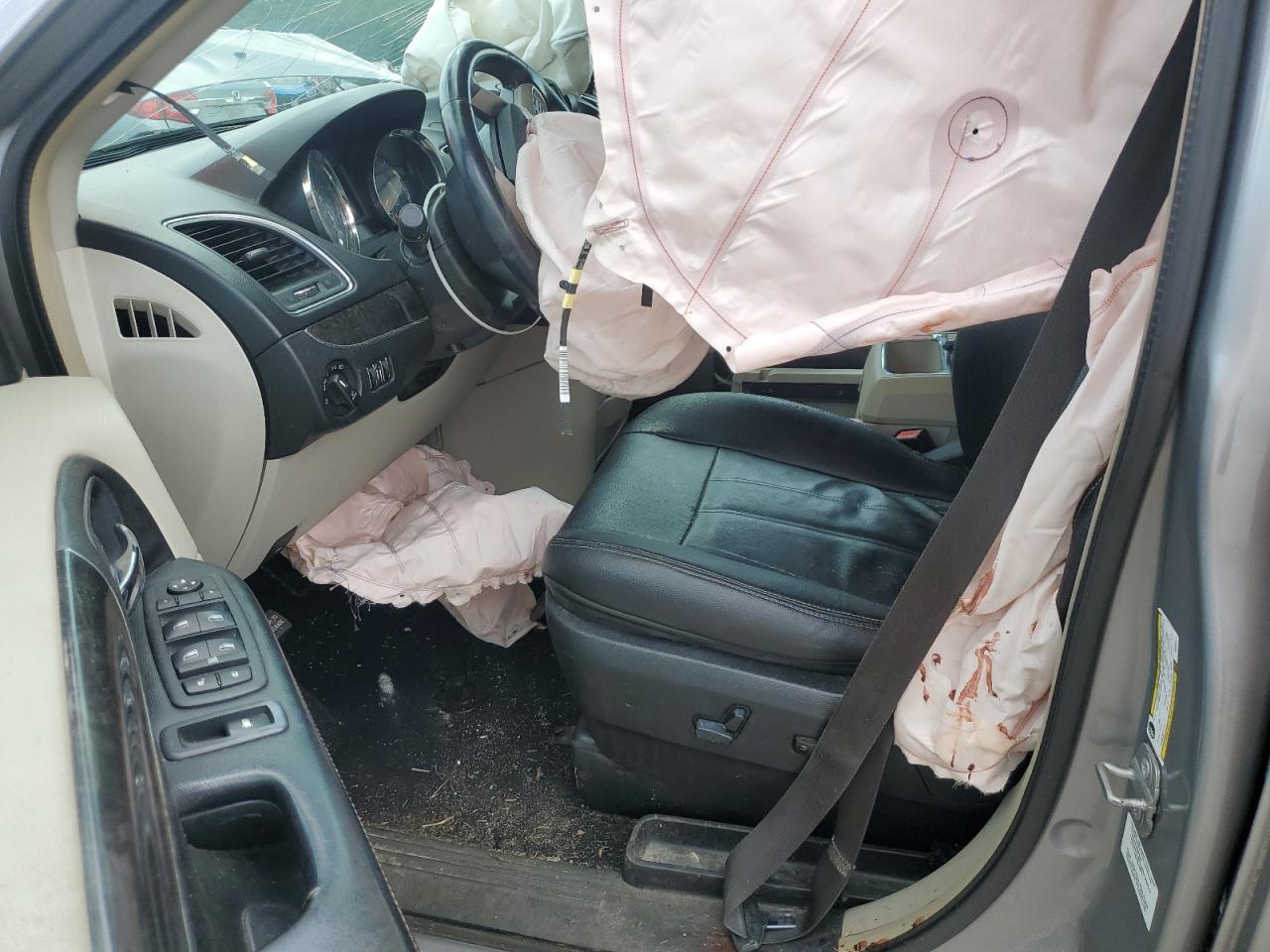 Chrysler Minivan Touring Image 10