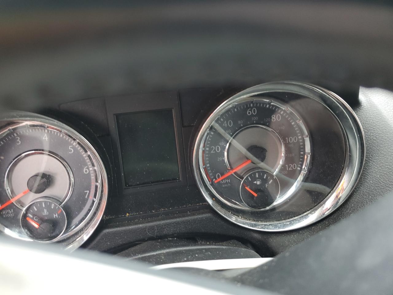 Chrysler Minivan Touring Image 5