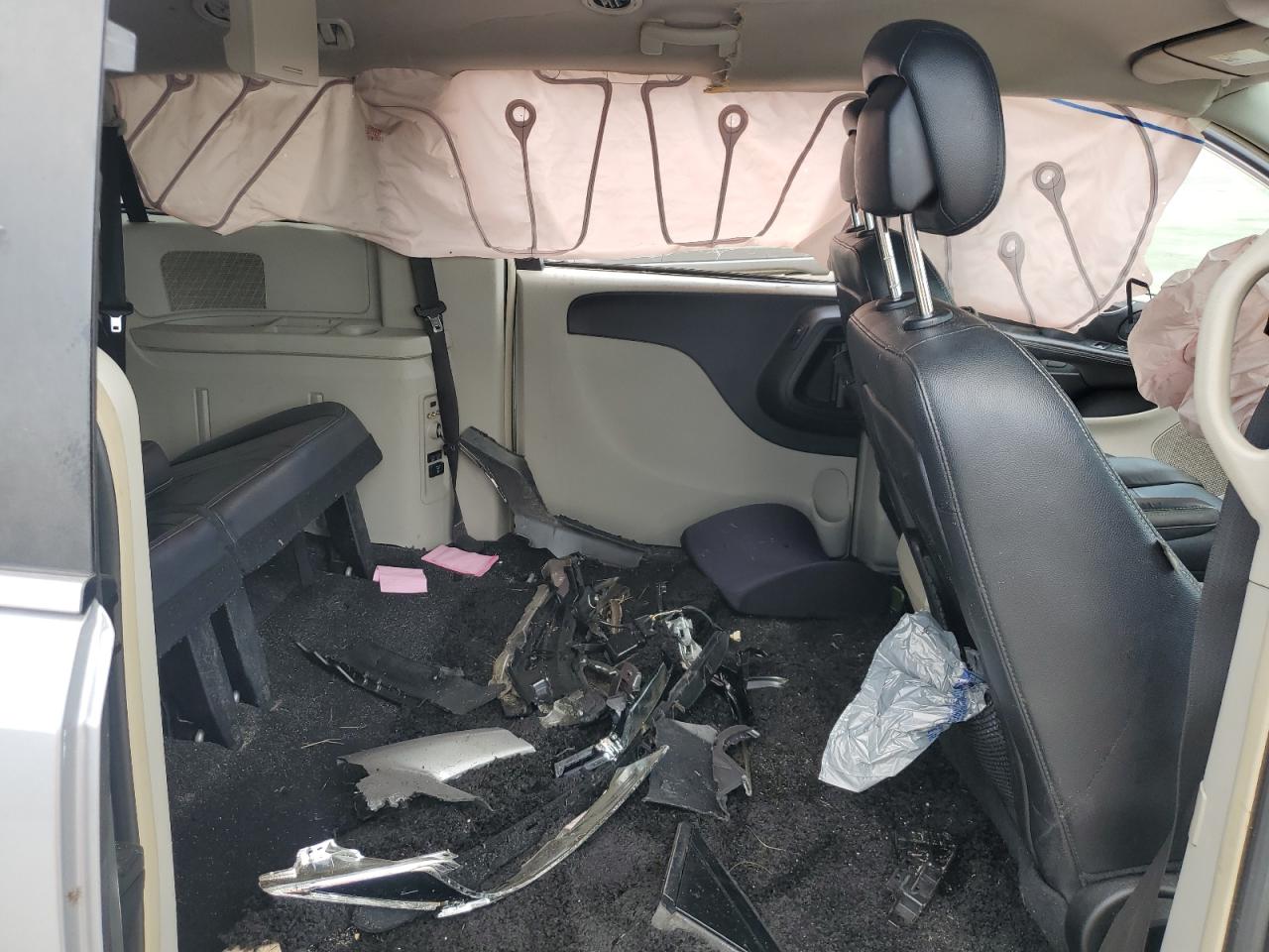 Chrysler Minivan Touring Image 6