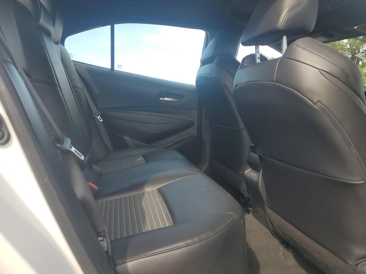 Toyota Corolla Xse Image 3