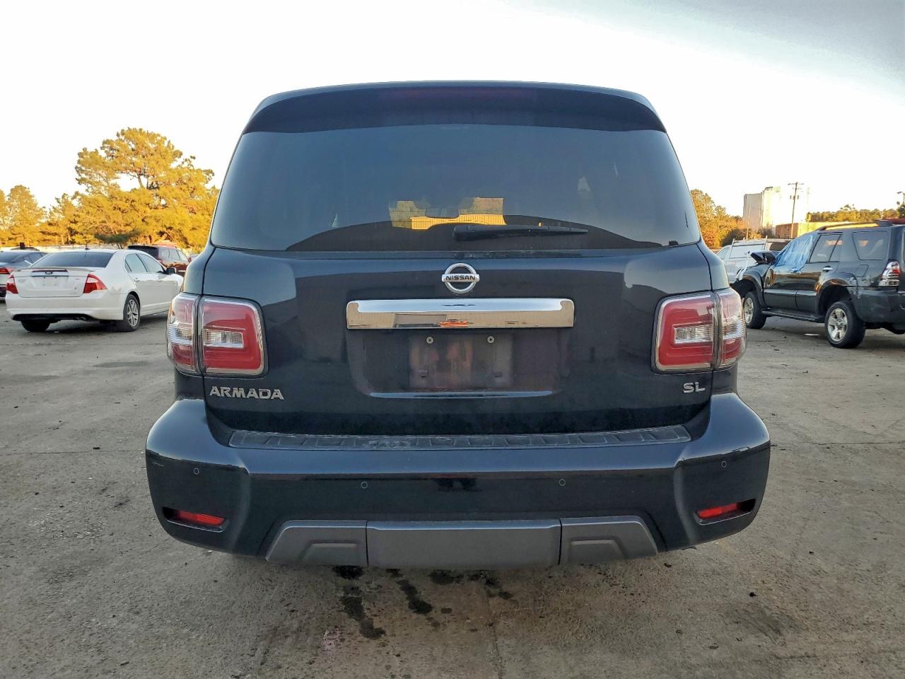 Nissan Armada Sv Image 4