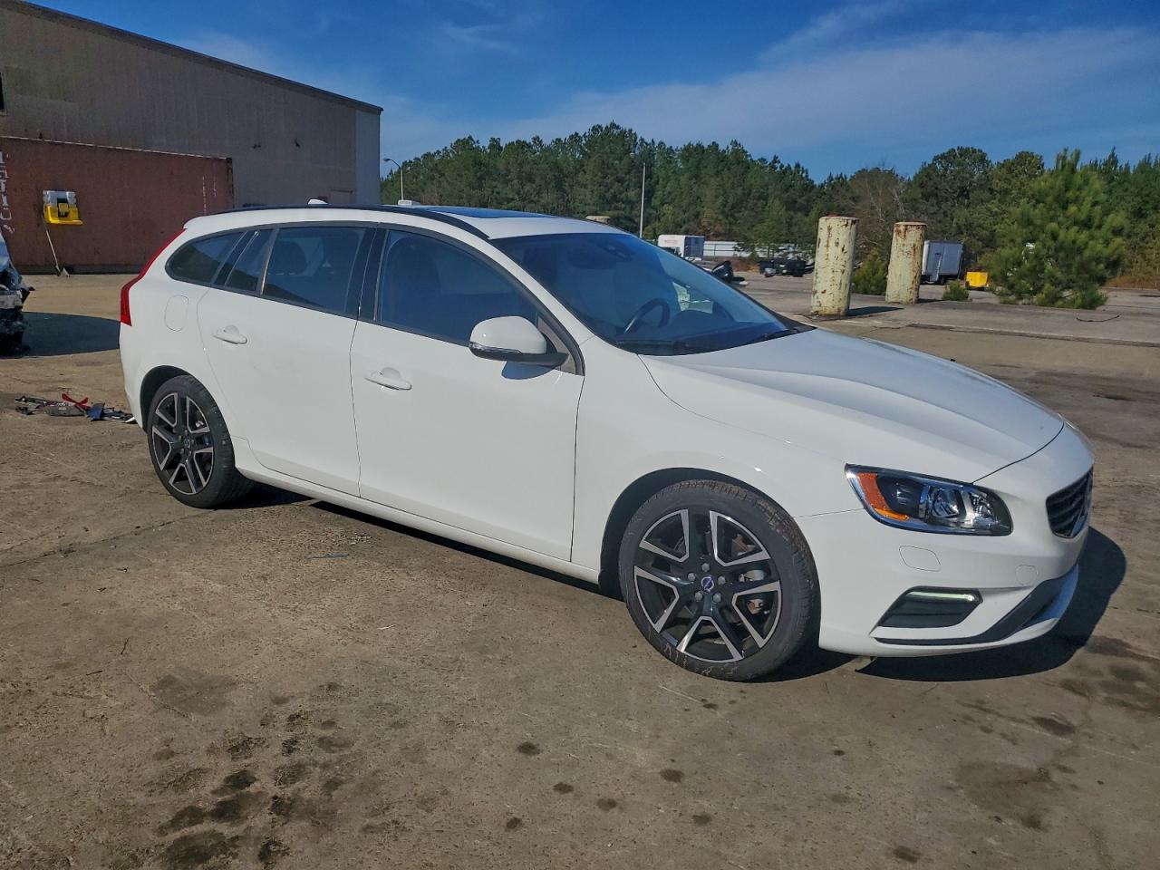 Volvo V60 T5 Dynamic Image 2