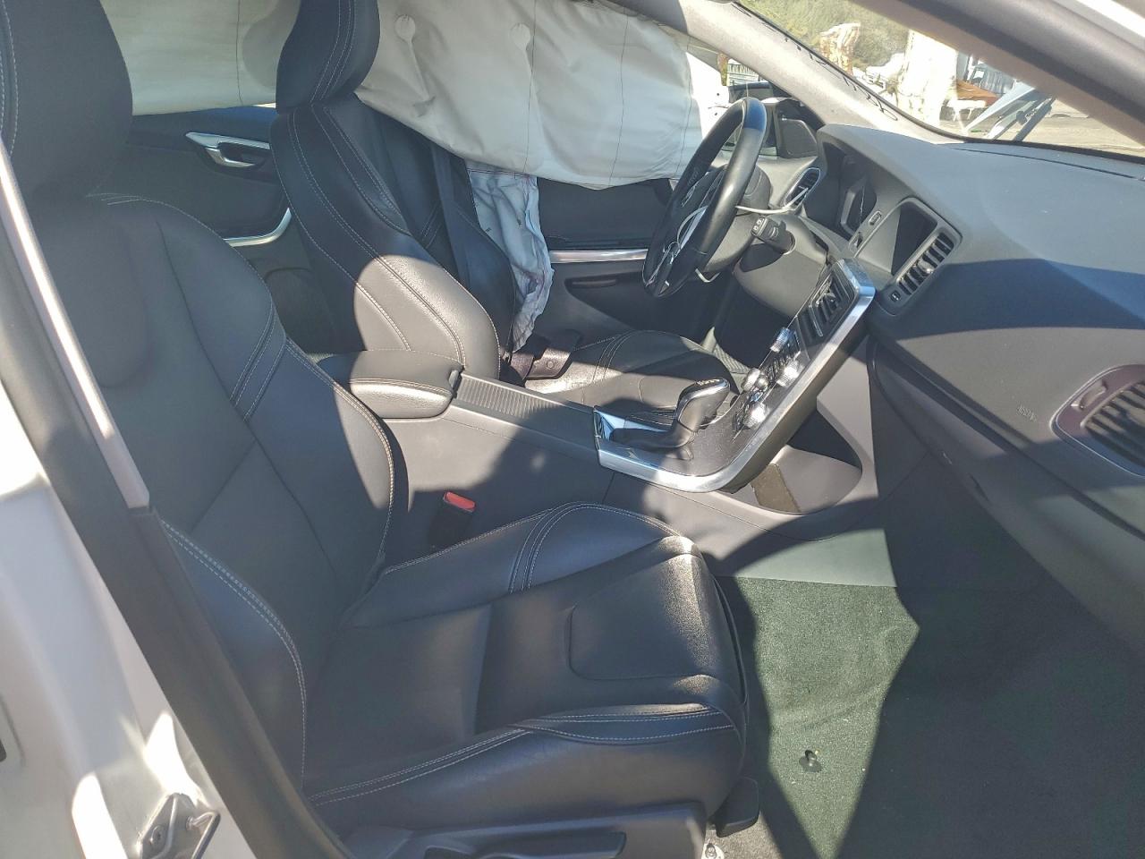 Volvo V60 T5 Dynamic Image 6