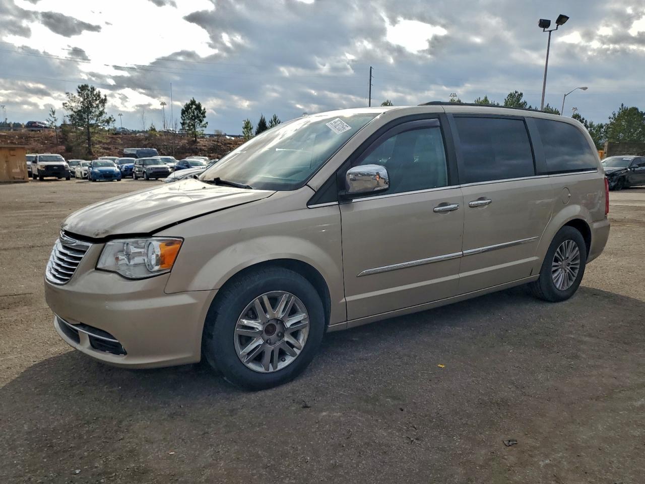 Chrysler Minivan Touring L Image 1