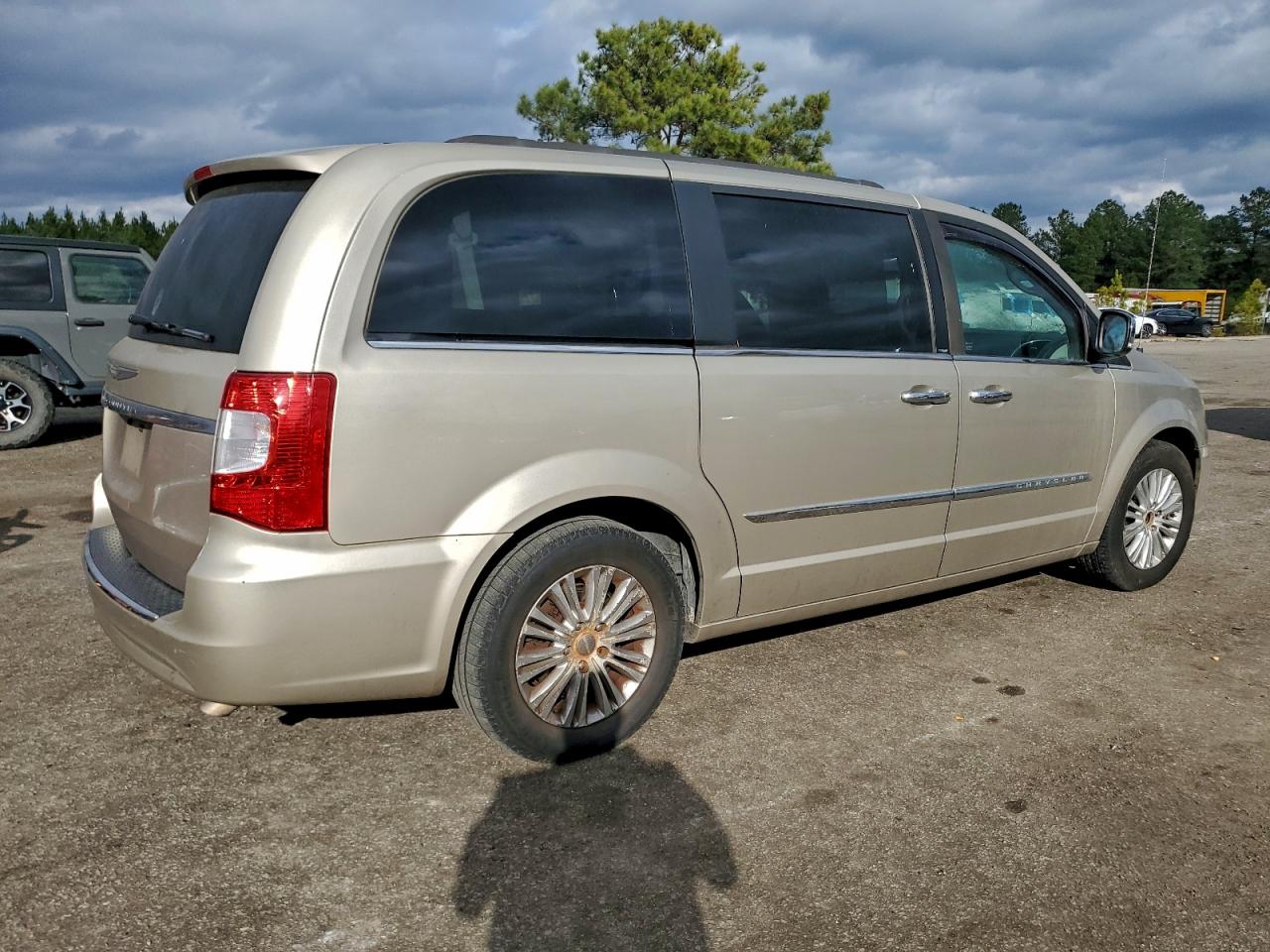 Chrysler Minivan Touring L Image 6