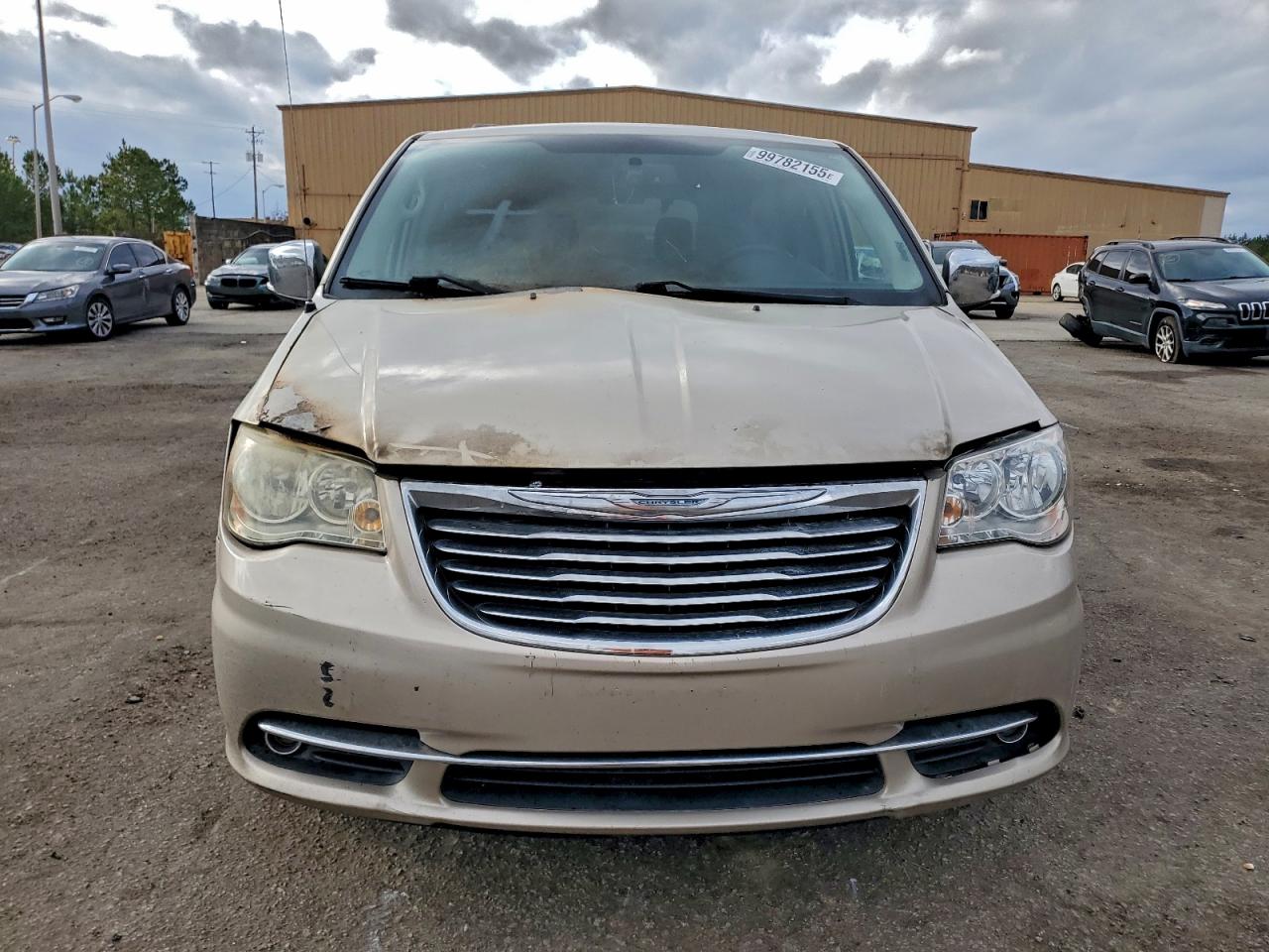 Chrysler Minivan Touring L Image 5