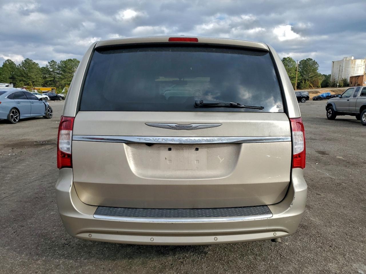 Chrysler Minivan Touring L Image 12