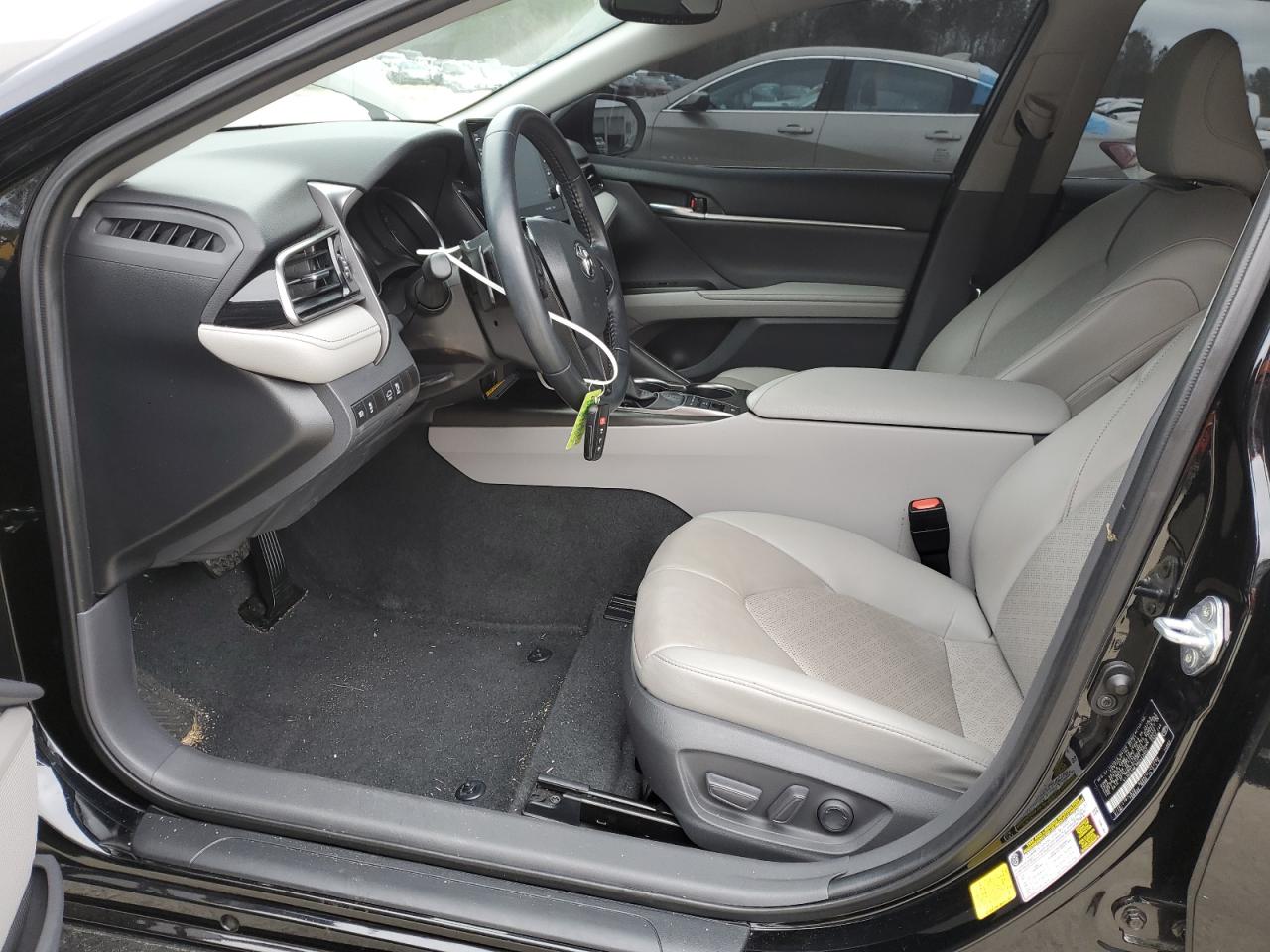 Toyota Camry Xse Image 8