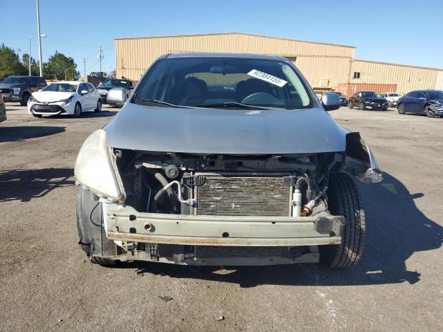 Nissan Versa S Image 3